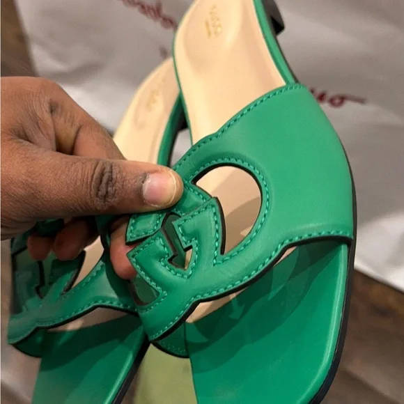 Gucci Green Leather Interlocking GG Slip-On Mules - Picture 5 of 8